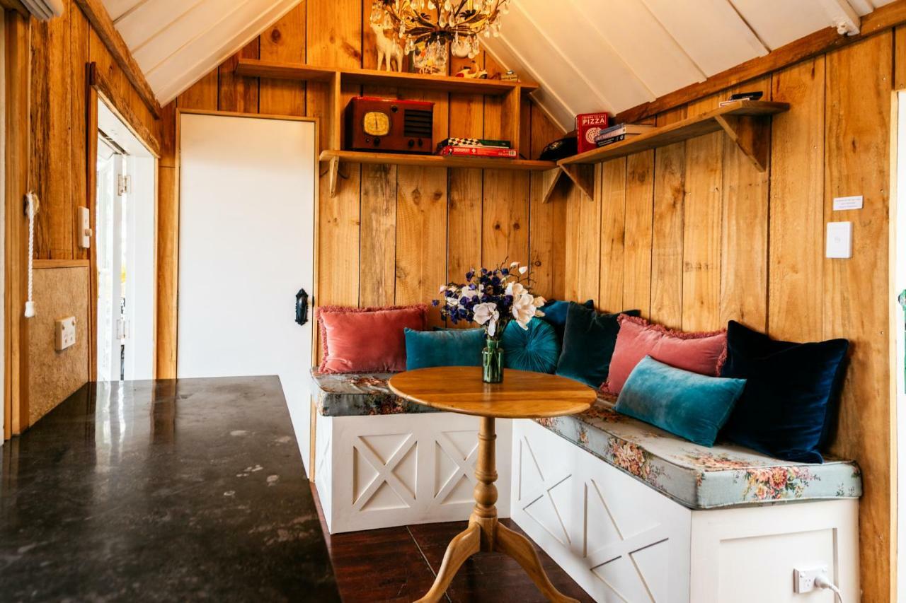 The Settlers Hut Villa Oneroa Buitenkant foto