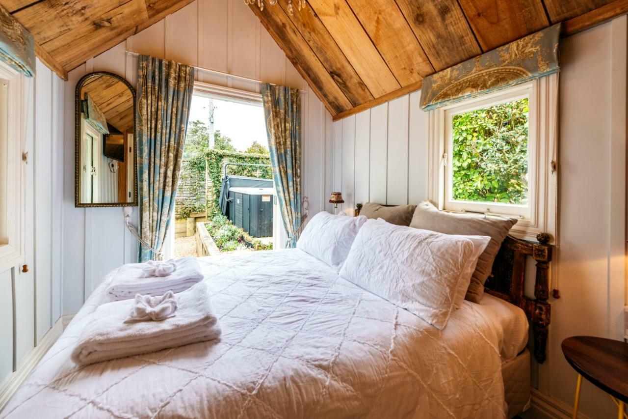 The Settlers Hut Villa Oneroa Buitenkant foto