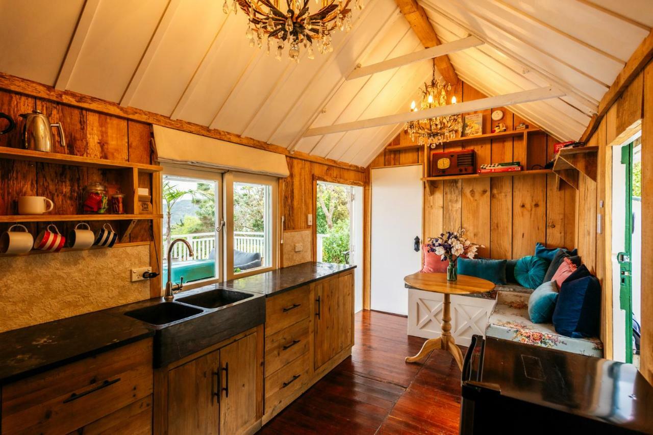 The Settlers Hut Villa Oneroa Buitenkant foto